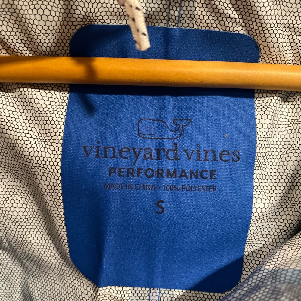Vineyard Vines Performance Jacket. - Picture 6 of 7